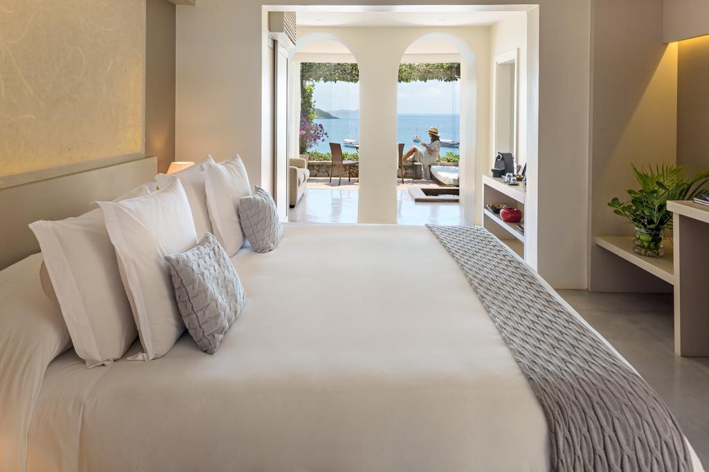 Suite with Balcony and Sea View,339294211:JPEG